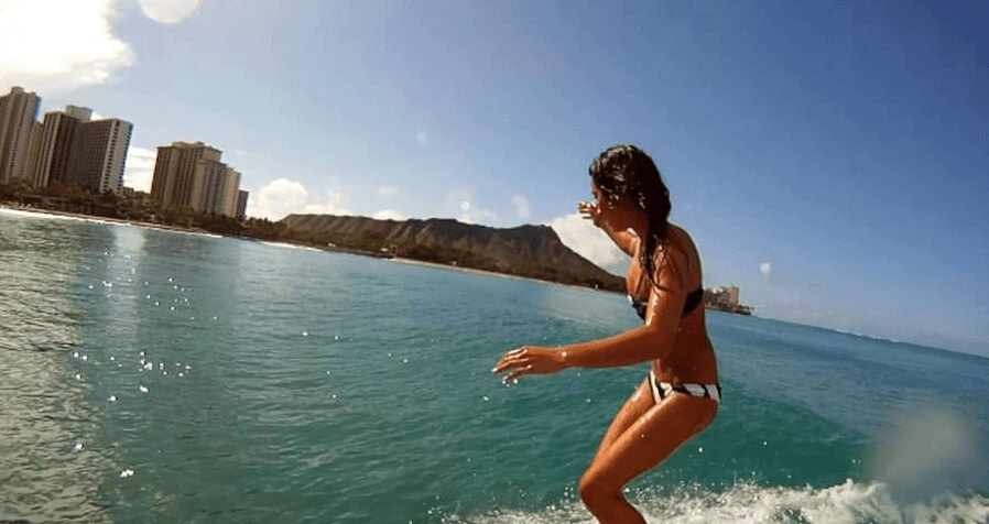ケリア・モニーツのGoPro撮影サーフィンが可愛いすぎる