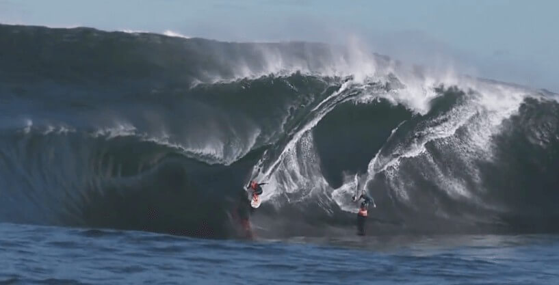 大波に挑むタジ・バロウを撮影する命懸けのマーク·マシューズが凄い